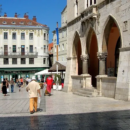 A2 - In The Very Heart Of * Split