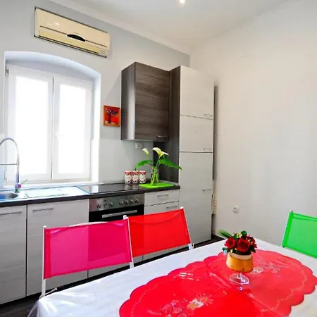 A2 - In The Very Heart Of Apartment Split
